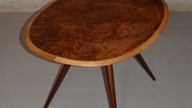 Oval coffee table