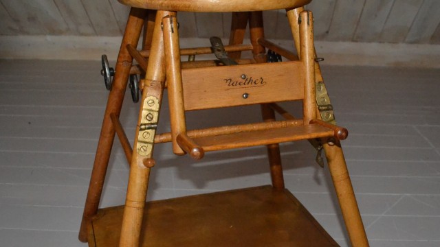 Naether, old children chair