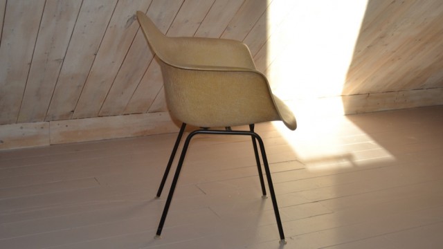 eames dax shell chair